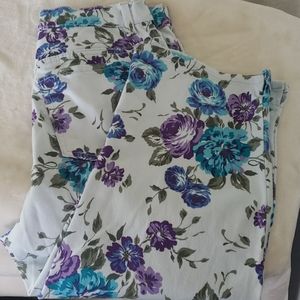 Gloria Vanderbilt Amanda capris in floral print